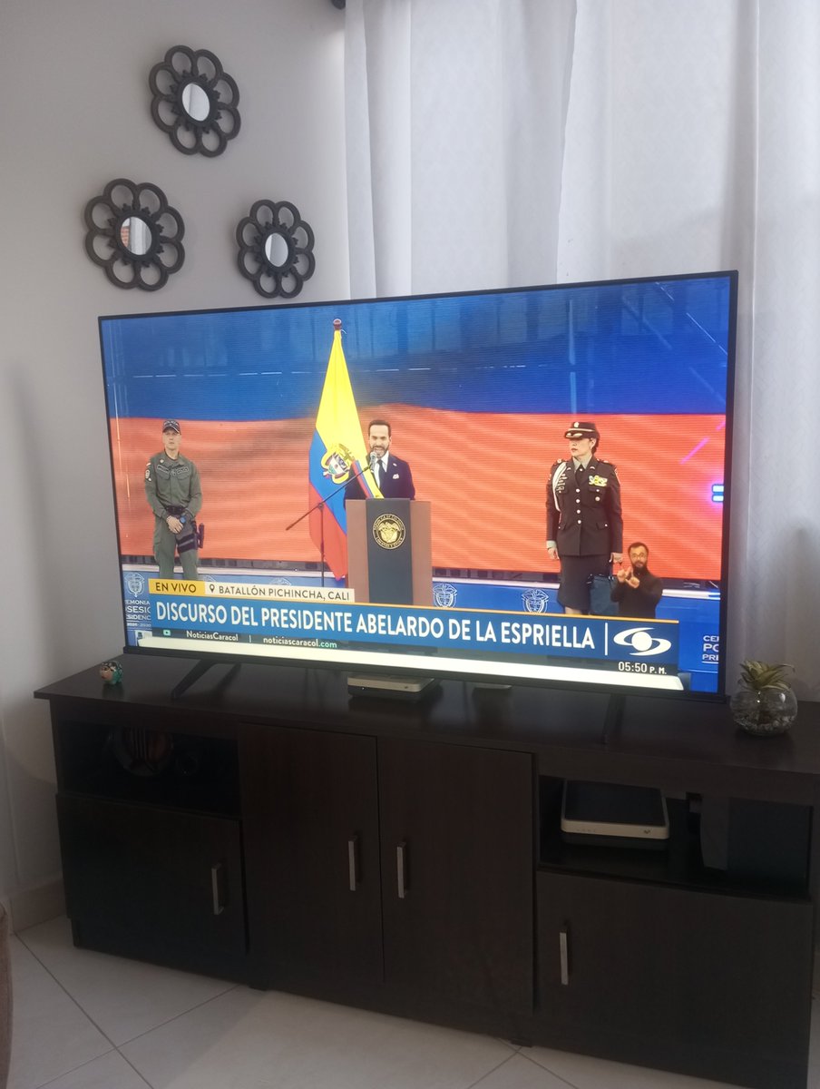 JavierRojas1978's tweet photo. Después de 4 años vuelvo a ver un Discurso presidencial. Con orgullo de tener un Presidente de verdad. No el mamarracho que se fue hoy... https://t.co/KQKh335npy