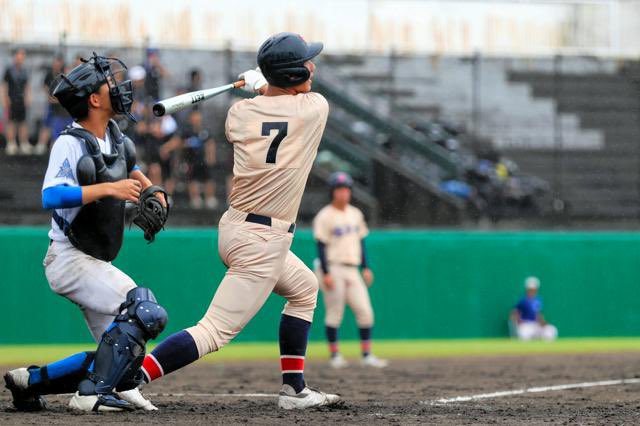 ruma_kure17's tweet photo. 第1試合:遊学館VS青森山田
遊学館は制球の高さと緩急で打者を翻弄する石坂和享と決勝でHR逆転の口火を切った南太陽で競り勝つ
青森山田は準決5回無失点の好投を見せた手代森爽来と決勝ここぞの勝負強さでサヨナラ犠飛を決めた田中煌士でまず一つ
遊学館:松原翔
青森山田:手代森爽来 https://t.co/SzylUooUh1