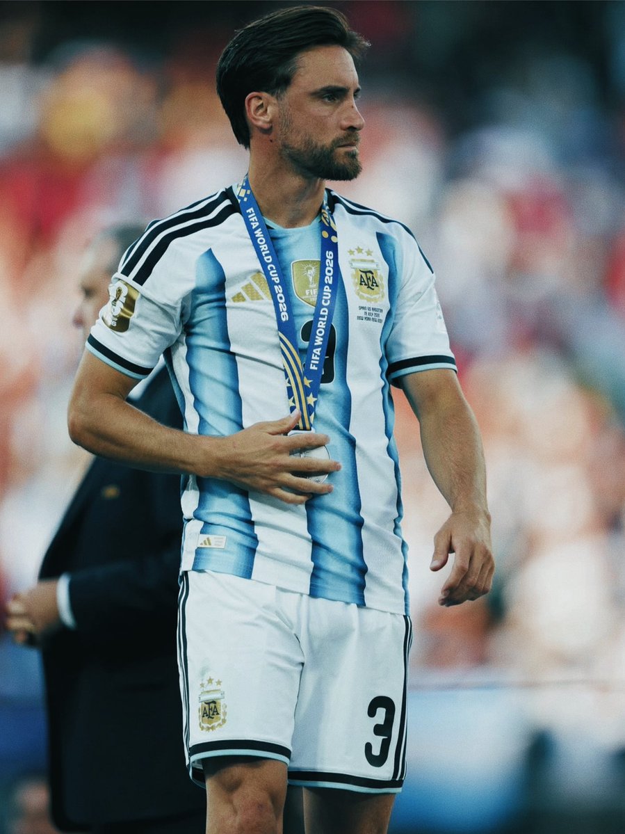AlbicelesteTalk's tweet photo. 🚨 Nicolas Tagliafico: "I don’t want this to sound like excuses, but we reached the final physically and mentally exhausted. Spain played very well and deserved to win. We played badly."

"The pitch for the final was bad. MetLife was dry. It was so hot, and we played early because of television-related factors.”

"We have to remember that spirit, the way we never stopped trying. It was crazy. Against Egypt, I thought we were in serious trouble. I was like, ‘What now?’ But we had that resilience to keep going, maybe without doing anything spectacular, but with heart. Going through every match like that takes so much out of you.”