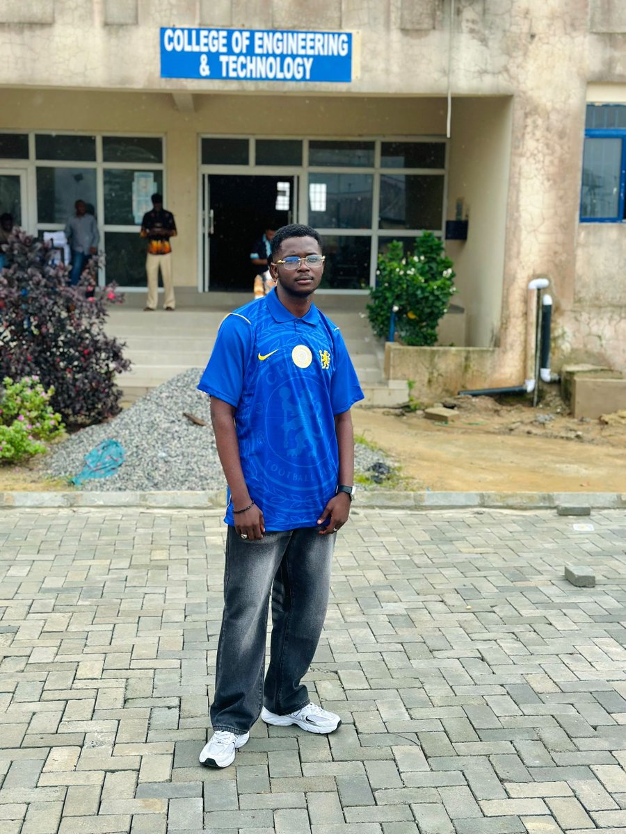 oji_god's tweet photo. Representing the Pride of London 💙 from 🇳🇬@ChelseaFC 

🔵 CAN'T TAME US 🔵
Ready for the upcoming season 
🥶🥶🥶🥶

#SecretStory #rodric #chelsea #naija https://t.co/Q2zpQGykBG