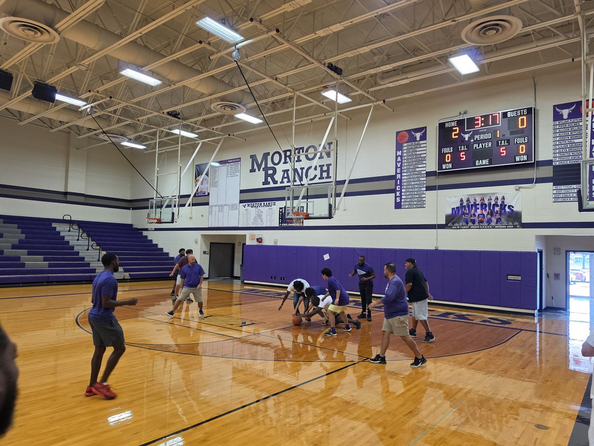 MrhsGirls_Bball's tweet photo. More amazing footage of our Mav community #mavsup @MREmavs @MRJHMavs @MRHSMavericks @MRHS_SPORTS https://t.co/BNoZ5i7dT7