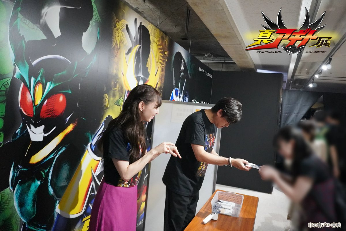 agito25th_ten's tweet photo. ＃真アギト展 東北・仙台会場
現場レポート②▽▼

初日開幕を記念して
真プレミアム内覧会の様子をお届け！

屋上のステージでご挨拶したのち
ご来場の皆様に 限定デザインの
AriGaTΩカードをお渡ししました！

東京・福岡に続いて来て下さった方もありがとうございます！

会場にて当日券も販売中🎫 https://t.co/DzR4VmrSfe