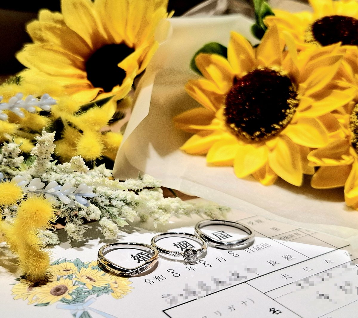 kky_1027's tweet photo. 兼ねてよりお付き合いしていた
🐶君と本日入籍しました✨

💍は🌻のようなデザインで
めっちゃお気に入り🌟

元々隠居気味ですが、
今後もほぼ見る専でのんびり
垢動かしていると思いますので
今後ともよろしくお願い致します🤝 https://t.co/IGM6nOSW5s