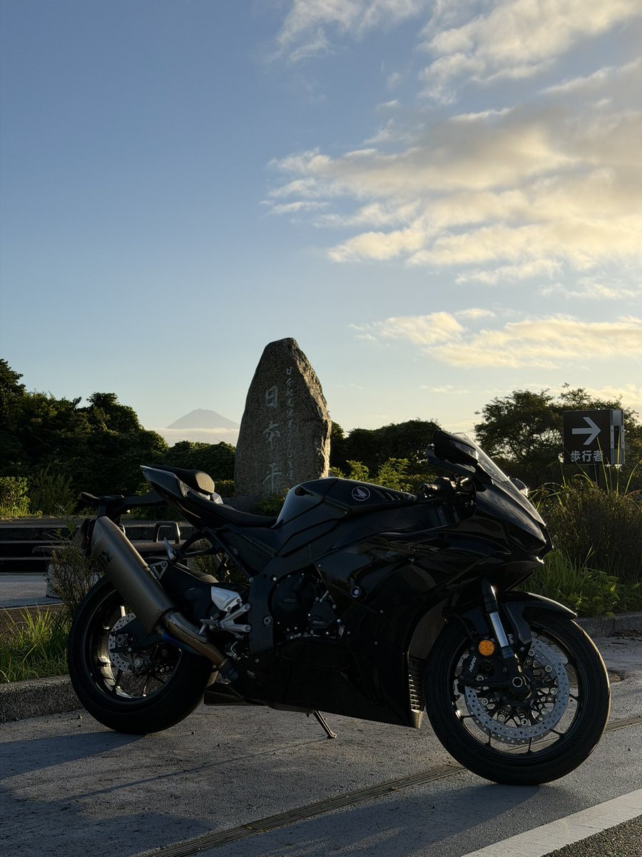 UVA_viv's tweet photo. 朝活！
#CBR1000RRR https://t.co/D9oYzp7QEy