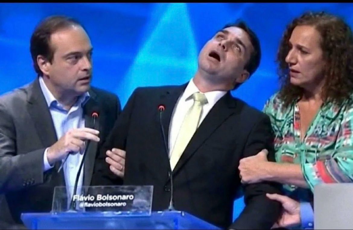 Demeri1918's tweet photo. @BySergioAntonio @g1 @FlavioBolsonaro FLAVIO CAGÃO https://t.co/WMWlWu1Uhh