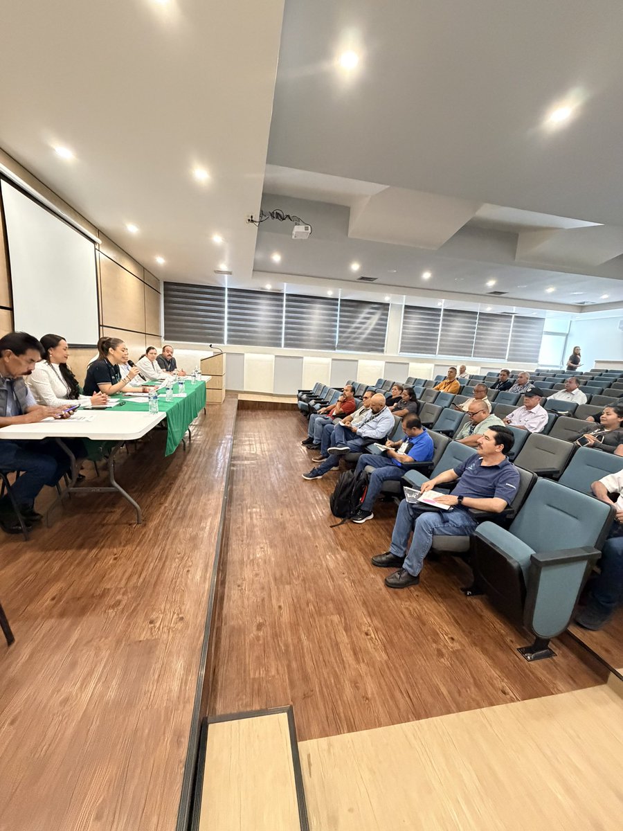 sicotrapej's tweet photo. Qué tal !! Hoy ya estamos en las #juntaslocalesparalossecretariodeprevisionsocialanteelimss en las instalaciones de la clínica #110 de oblatos  a quien agradecemos la bienvenida! #sicotrapej #transportepublico #CTM https://t.co/mc7NWyfm8P