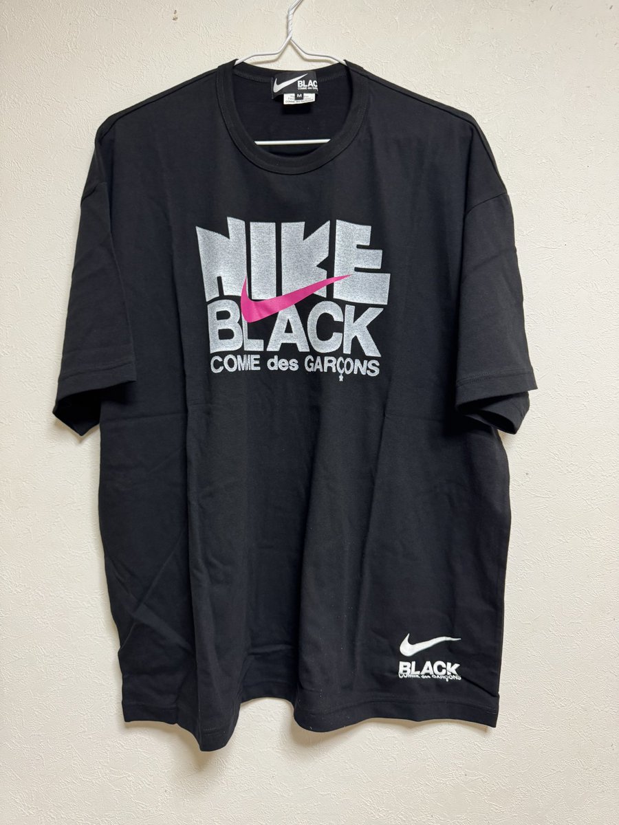 kantaa_'s tweet photo. BLACK COMME des GARCONS × NIKE
1R-T103
70年代〜80年代初期に用いられた通称ゴツナイキ。
ヴィンテージとしてもかなり人気なロゴを採用したオーバーサイズTeeを購入。フロントのプリントも右下のロゴより薄くヴィンテージ感があります。
26SSのLD1000も同年代のリリースだったそう https://t.co/p5PgziV87j