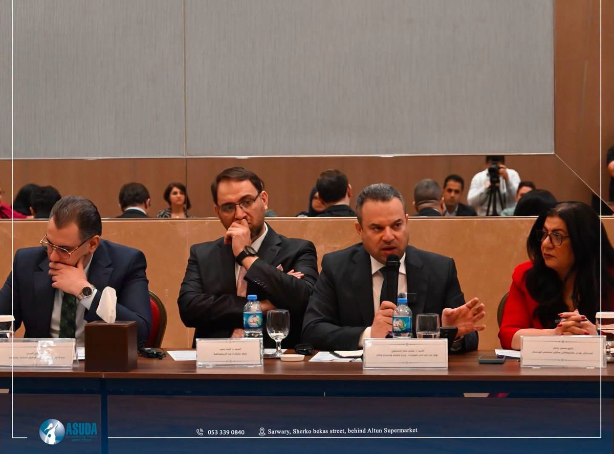 KhanimL's tweet photo. سليمانية
6 اب 2026
نظّمت منظمة أسودة في السليمانية، وبدعم من سفارة سويسرا في العراق، اجتماعًا رفيع المستوى بعنوان «بناء الالتزام السياسي تجاه مشاركة المرأة وقيادتها في العراق»، بحضور سعادة سفير سويسرا في العراق، ومستشاري رئيس مجلس الوزراء، وأعضاء من مجلس النواب العراقي وبرلمان إقليم كردستان، وممثلة وزيرة البيئة، إلى جانب ممثلي المؤسسات الحكومية، ومفوضية حقوق الإنسان، والمراكز البحثية، ومنظمات المجتمع المدني، وشخصيات سياسية ودبلوماسية.

ناقش الاجتماع سبل تعزيز الالتزام السياسي والمؤسسي بمشاركة المرأة، وتطوير البيئة القانونية والأمنية الداعمة، وتعزيز التمكين القيادي والاقتصادي للنساء، وتوسيع حضورهن في عمليات السلام وصنع القرار، بما يسهم في بناء عراق أكثر عدالة وشمولًا.

أتقدم بجزيل الشكر والتقدير لجميع المتحدثين والمتحدثات  السبدة @TalabaniAla نائبة دكتورة أشواق جاف و نائبة علا التميمى والسيدة امل جلال و دكتور منتصر الحسناوي  على مشاركاتهم القيّمة وما قدموه من رؤى وأفكار أغنت الحوار، كما أشكر جميع الضيوف الكرام على حضورهم الفاعل ومداخلاتهم البنّاءة.

وأخص بالشكر سعادة السفير السويسري في العراق على حضوره الكريم ومشاركته معنا، وكذلك لفريقه المرافق على دعمهم وجهودهم القيّمة. 
كما أتوجه بالشكر إلى كوادر منظمة أسودة الرائعة، التي كان لتفانيها وعملها بروح الفريق الدور الأساسي في نجاح هذا الاجتماع. كل الامتنان لجهودكم المخلصة.