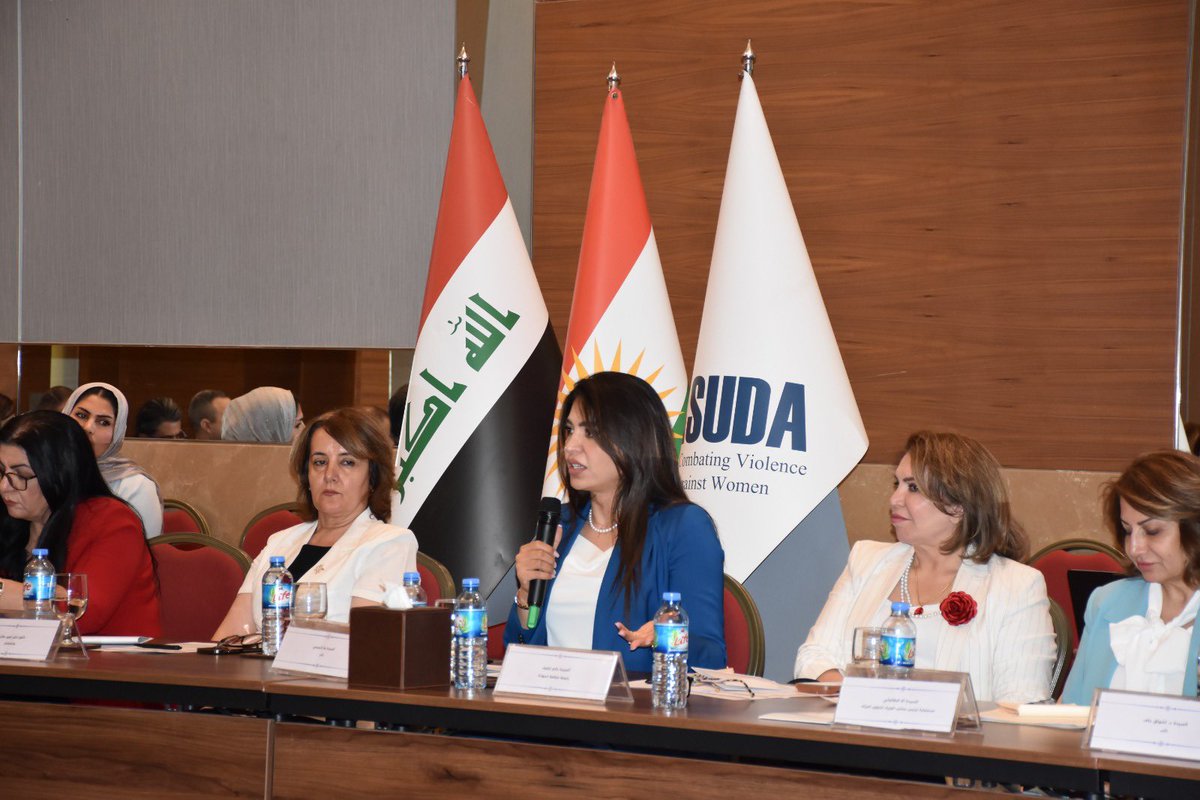 KhanimL's tweet photo. سليمانية
6 اب 2026
نظّمت منظمة أسودة في السليمانية، وبدعم من سفارة سويسرا في العراق، اجتماعًا رفيع المستوى بعنوان «بناء الالتزام السياسي تجاه مشاركة المرأة وقيادتها في العراق»، بحضور سعادة سفير سويسرا في العراق، ومستشاري رئيس مجلس الوزراء، وأعضاء من مجلس النواب العراقي وبرلمان إقليم كردستان، وممثلة وزيرة البيئة، إلى جانب ممثلي المؤسسات الحكومية، ومفوضية حقوق الإنسان، والمراكز البحثية، ومنظمات المجتمع المدني، وشخصيات سياسية ودبلوماسية.

ناقش الاجتماع سبل تعزيز الالتزام السياسي والمؤسسي بمشاركة المرأة، وتطوير البيئة القانونية والأمنية الداعمة، وتعزيز التمكين القيادي والاقتصادي للنساء، وتوسيع حضورهن في عمليات السلام وصنع القرار، بما يسهم في بناء عراق أكثر عدالة وشمولًا.

أتقدم بجزيل الشكر والتقدير لجميع المتحدثين والمتحدثات  السبدة @TalabaniAla نائبة دكتورة أشواق جاف و نائبة علا التميمى والسيدة امل جلال و دكتور منتصر الحسناوي  على مشاركاتهم القيّمة وما قدموه من رؤى وأفكار أغنت الحوار، كما أشكر جميع الضيوف الكرام على حضورهم الفاعل ومداخلاتهم البنّاءة.

وأخص بالشكر سعادة السفير السويسري في العراق على حضوره الكريم ومشاركته معنا، وكذلك لفريقه المرافق على دعمهم وجهودهم القيّمة. 
كما أتوجه بالشكر إلى كوادر منظمة أسودة الرائعة، التي كان لتفانيها وعملها بروح الفريق الدور الأساسي في نجاح هذا الاجتماع. كل الامتنان لجهودكم المخلصة.