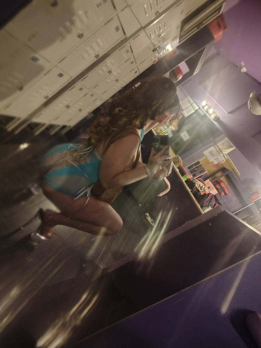 Fungirllexx304's tweet photo. Pretty white bitch but she got hoe ways 🫴🏼💵 https://t.co/qjKbVAANKo