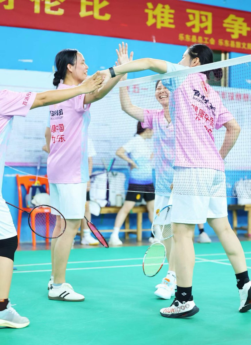 DiscoverLedong's tweet photo. It's China's #NationalFitnessDay — time to get moving! 🚴⛹️‍♀️🤽‍♀️🤸🧘‍♀️🏋️
Ledong, known as a "natural oxygen bar," enjoys a mild 24°C year-round. The county is home to 2,375 #sports venues and 460 fitness trails, offering plenty of ways to stay active. Jog under coconut palms, play basketball by the sea, dance through flower fields, or hike up #Jianfengling. 
Drop your workout check-in photo in the comments.

#LedongToday #photooftheday #picoftheday #Sport #hiking #outdoor（📷@林小琪）