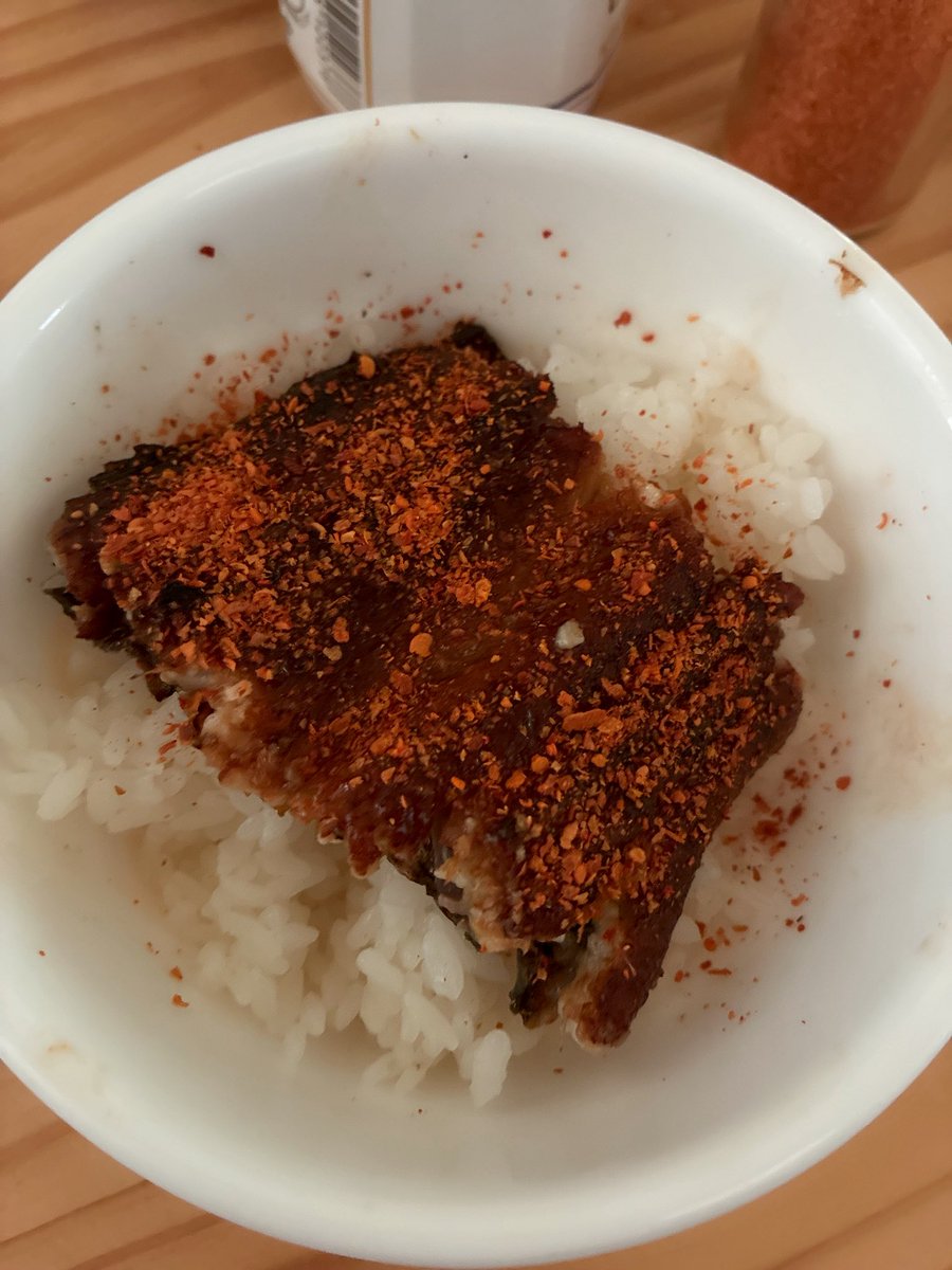 JacQuake's tweet photo. 冷凍してたうなぎ
不味そうだけどおいしいよ https://t.co/oncrF5CCVO
