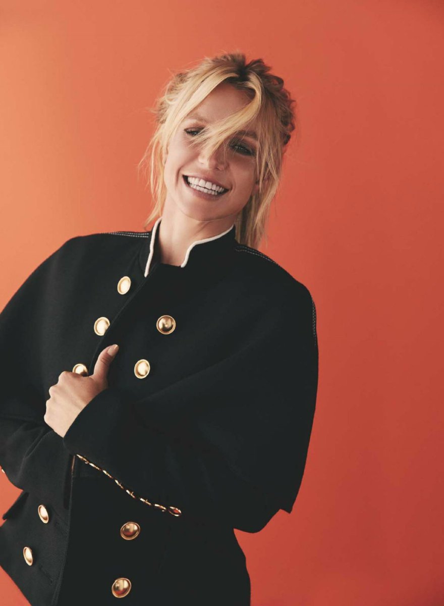 GossipBritney's tweet photo. 🚨URGENTE! 

Em novo desabafo, Britney Spears reforça que NÃO quer voltar para indústria da música! 

“Eu não quero estar nesse meio e, francamente, só de pensar nesse meio… Não é mais como era quando eu era mais jovem… Minha intenção e minha mentalidade estavam em um lugar completamente diferente quando eu costumava me apresentar… Em nenhum momento, durante aqueles 15 anos, aquilo realmente partiu de mim ou refletiu a forma como eu costumava pensar… Eu fui envergonhada, humilhada e forçada a fazer tudo aquilo. Minha mente estava focada em praticamente lutar para conseguir passar por aquilo, enquanto, quando eu era mais jovem, eu sonhava e me sentia incrivelmente mais leve, e a conexão com os fãs era diferente…”

É isso gente, Britney merece ser feliz e cabe aos fãs aceitarem a decisão da princesa. Te amaremos para sempre, Brit. ❤️