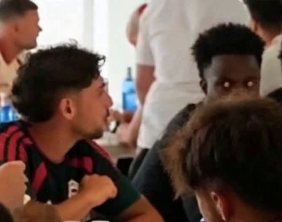 blaczek1's tweet photo. @_LGalacticos akurat dwóch najgłupszych obok siebie xd szacun https://t.co/bWDNEGYm0w