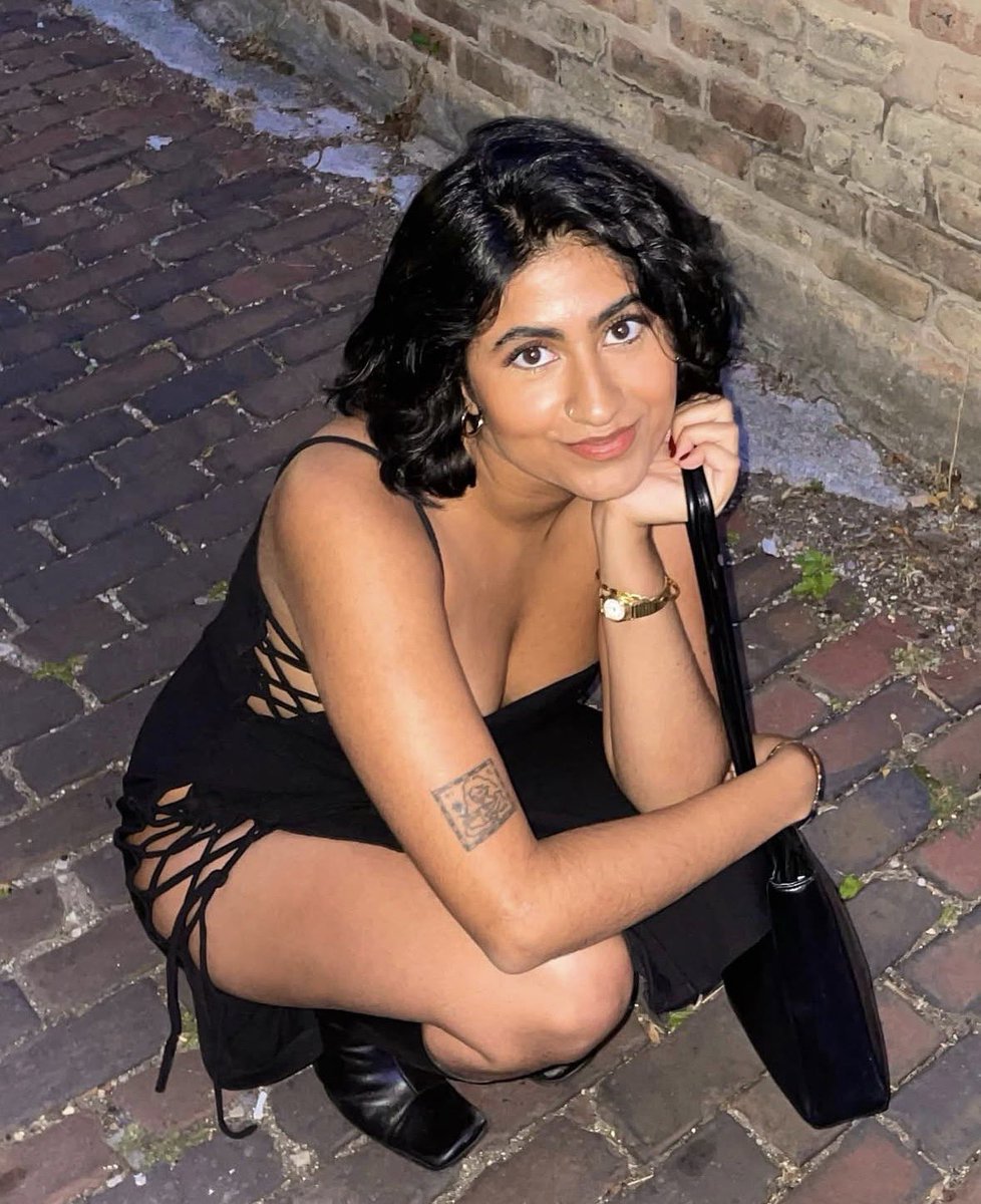 pushinghoney's tweet photo. she’s so sexy it genuinely physically brings me pain https://t.co/Vp0Fh7WNib