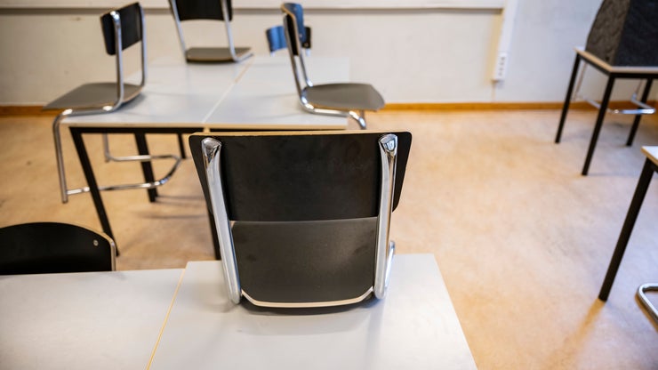 malmobon's tweet photo. En anställd på en skola i Malmö har stängts av från sin tjänst. Detta efter att personen konfronterats av den omdiskuterade sajten Dumpen.

– Känslomässigt är det en chock, säger rektorn.

Chock att bli påkommen eller inte sett det? Äckliga pedofiler skall hängas ut.
#pedofil https://t.co/i1JZiEh6Oq