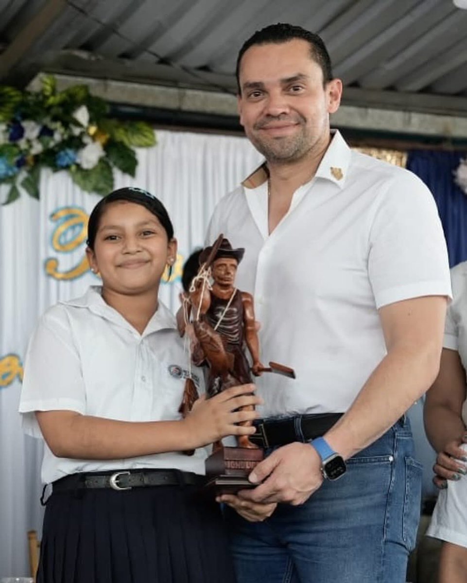 TommyZambranoM's tweet photo. Los diputados del departamento de Valle entregamos un donativo de L. 200,000 al Centro de Educación Básica Francisco Morazán, destinado al mejoramiento de las instalaciones del centro educativo.

Seguimos apoyando la educación con hechos, porque invertir en nuestros niños es invertir en el futuro de Honduras. 🤝🏻