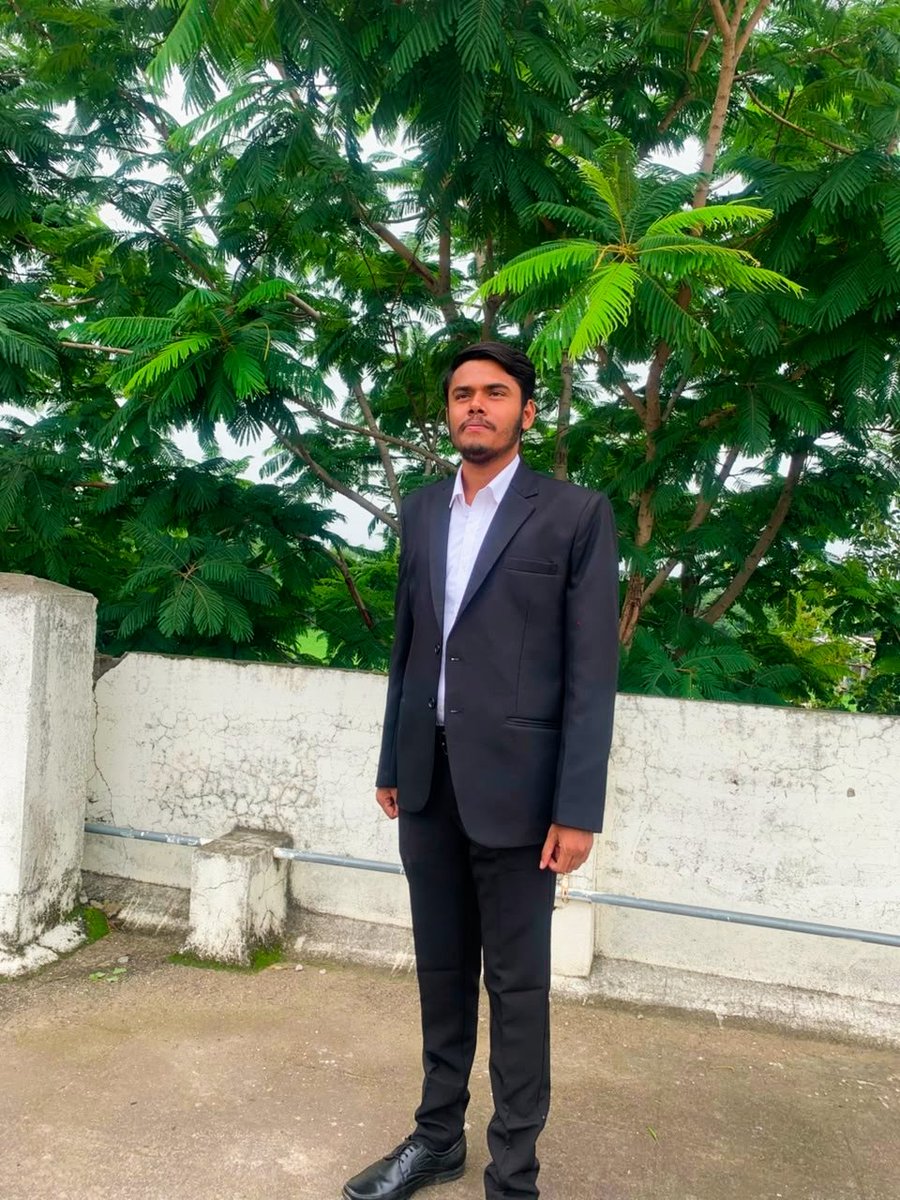 RajKumarSi83794's tweet photo. इंतज़ार करना...
अभी मेरा परिचय अधूरा है।
अभी तक तुम मेरे उसी वर्ज़न को जानते हो,
जिसे मैं दुनिया को दिखाना चाहता हूँ।
मेरी कहानी का सबसे बड़ा हिस्सा अभी लिखा ही नहीं गया।
अभी तो बहुत-सी लड़ाइयाँ बाकी हैं,
बहुत-सी हारें, बहुत-सी जीतें...
और अभी तो पूरा समंदर बाकी है...! https://t.co/BSBqOMAQQh