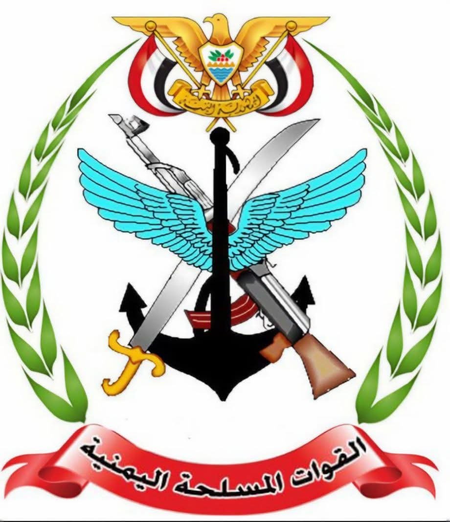 Yem_army_media's tweet photo. مليشيا الحوثي الإرهابية تصعّد استهدافها لمدينة مأرب بالصواريخ البالستية والطائرات المسيّرة

واصلت مليشيا الحوثي الإرهابية، منذ صباح اليوم الجمعة، هجماتها على مدينة مأرب وضواحيها، مستهدفة الأحياء السكنية ومخيمات النازحين بعدد من الصواريخ البالستية والطائرات المسيّرة، في تصعيد إرهابي يستهدف المدنيين والأعيان المدنية.

وأكد مصدر عسكري للمركز الإعلامي للقوات المسلحة، إن الدفاعات الجوية تمكنت من إسقاط عدد من الطائرات المسيّرة التابعة للمليشيا، والتي كانت تستهدف الأحياء السكنية والأعيان المدنية ومخيمات النزوح، مؤكداً أن يقظة وكفاءة أبطال القوات المسلحة أسهمت في إحباط الهجوم الارهابي دون وصول الطائرات المعادية إلى أهدافها.

وأوضح المصدر أن وحدات الدفاع الجوي تواصل أداء مهامها بكفاءة واقتدار في حماية المدنيين والأعيان المدنية، بالتنسيق والتكامل مع الوحدات العسكرية والأمنية، التي تتخذ الإجراءات اللازمة لتعزيز حماية المواطنين في مدينة مأرب ومحيطها.

وأشاد المصدر بالجاهزية القتالية العالية واليقظة المستمرة التي يتحلى بها أبطال القوات المسلحة، وقدرتهم على التعامل مع الهجمات الإرهابية للمليشيا وإفشال مخططاتها، مؤكداً عدم تسجيل أي خسائر بشرية أو مادية في صفوف القوات المسلحة وممتلكاتها جراء هذا التصعيد.

وأكد المصدر أن هذه الاعتداءات الإرهابية لن تثني أبطال القوات المسلحة عن أداء واجباتهم الوطنية، والاضطلاع بمسؤولياتهم في حماية المواطنين والدفاع عن مكتسبات الدولة، مشدداً على أن القوات المسلحة في أعلى درجات الجاهزية للتعامل مع مختلف التهديدات ومواجهة أي تصعيد.

*المركز الإعلامي للقوات المسلحة*
