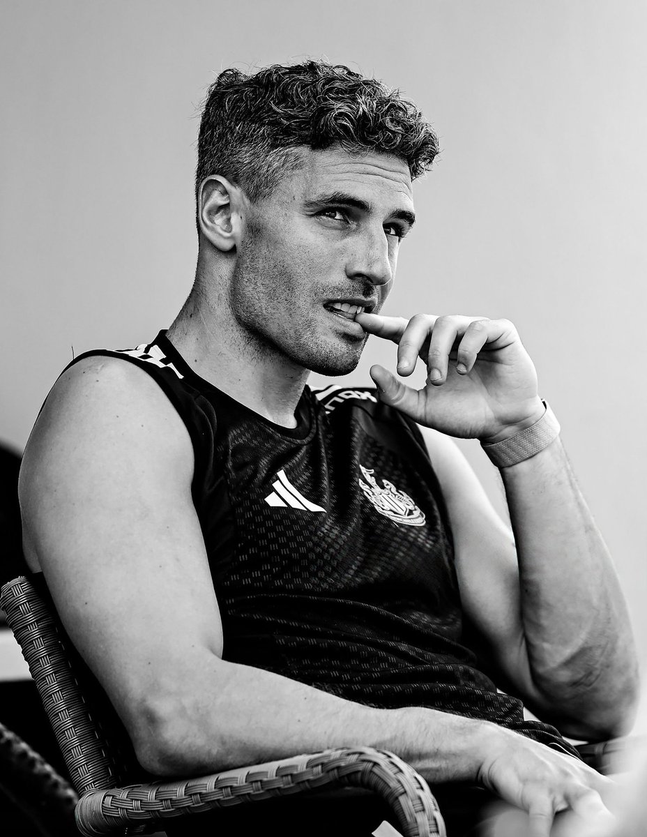 ToonTakeover_'s tweet photo. 🚨 ✈️ Schar, Miley and Hall have all left the group and are flying home to Newcastle early.

None are involved against Valencia at the weekend.

#NUFC Via @MsiDouglas https://t.co/XHTOwEBFAu
