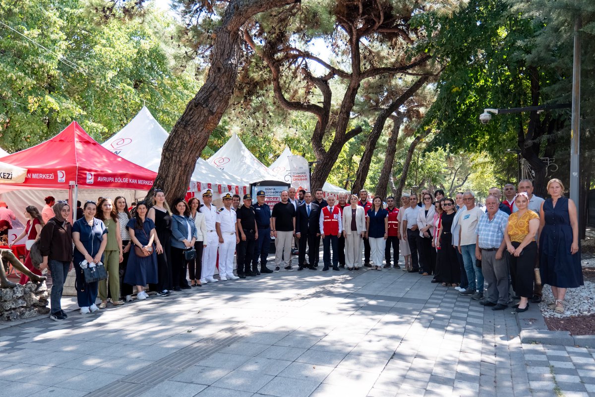 volkangoc's tweet photo. 🩸 Mahallenin Gücü Kan Bağışıyla Büyür!

Kırklareli Valiliğimiz iş birliğinde İstasyon Caddesi’nde düzenlediğimiz kan bağışı kampanyamızın açılışı, Valimiz Sayın Uğur Turan’ın katılımıyla gerçekleştirildi.

Tüm gönüllü bağışçılarımızı hayatlara umut olmaya davet ediyoruz. https://t.co/hl6S8Z1MMZ
