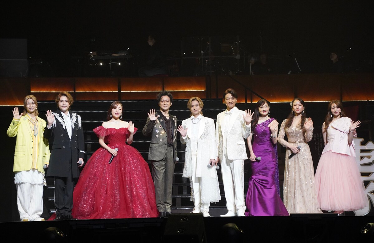 stage_natalie's tweet photo. 【会見レポート】堂本光一・井上芳雄がホストを務めるアリーナツアー、帝コン開幕！

堂本光一×岡宮来夢が“まぜるな危険”に挑戦？
平原綾香のツッコミ炸裂「なんでやねん！」

https://t.co/jyz9kTTheU
#帝コン開幕 https://t.co/3JS8rqw7HG