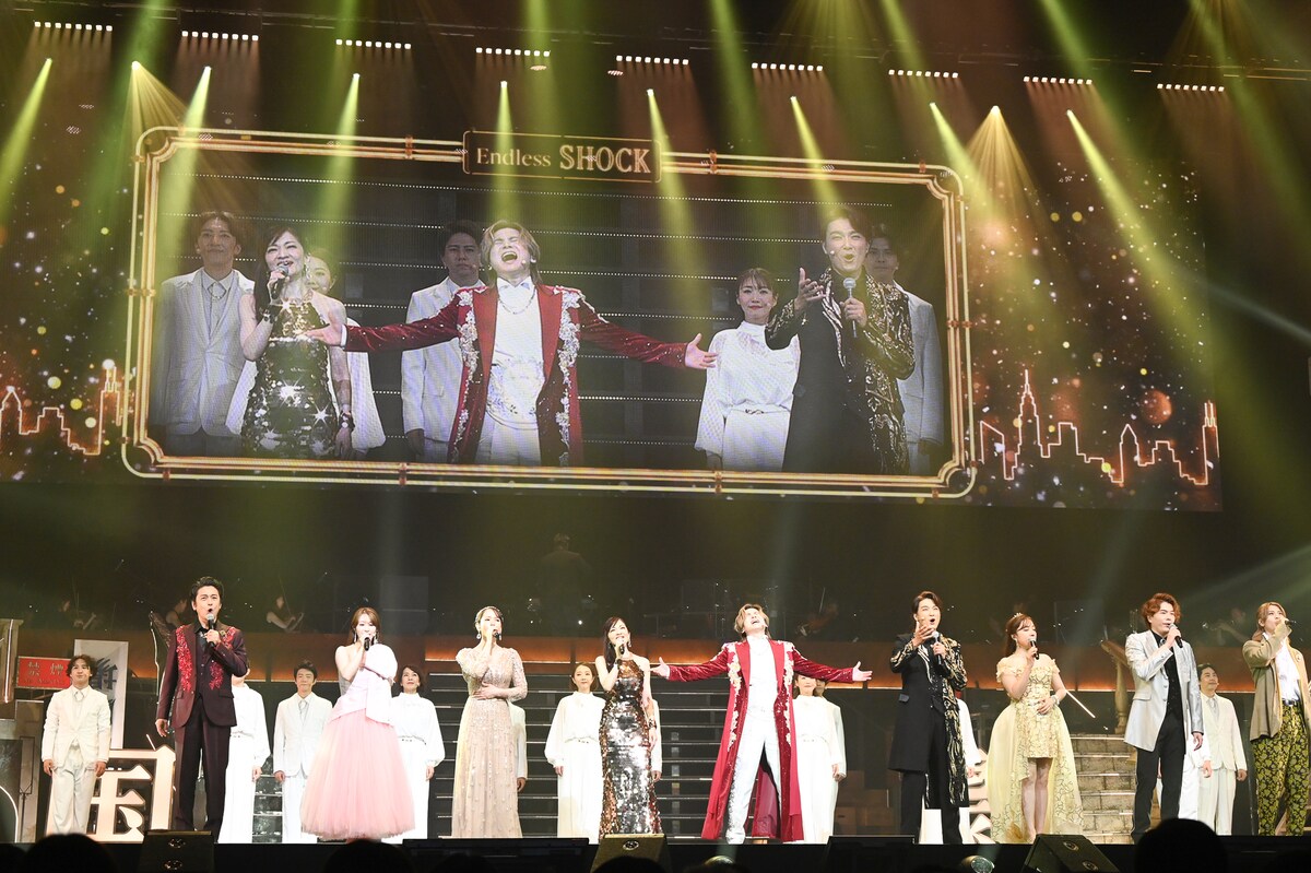 natalie_mu's tweet photo. ◤ 開幕会見レポ（写真27枚） ◢

堂本光一、井上芳雄ら
ミュージカル界のスターが集結
「帝コン」開幕✨️

人気作ダイジェストやルーツメドレー披露
https://t.co/wh23XgVuZM
☝️ネタバレあり

#帝劇ライブ #帝コン https://t.co/MwZY88NMA4