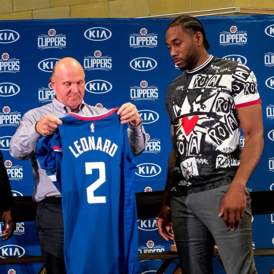 TheNBACentel's tweet photo. Kawhi Leonard is facing another investigation after being listed in Steve Ballmer’s will.

(Via @TheNBABase) https://t.co/YO14WpNabM