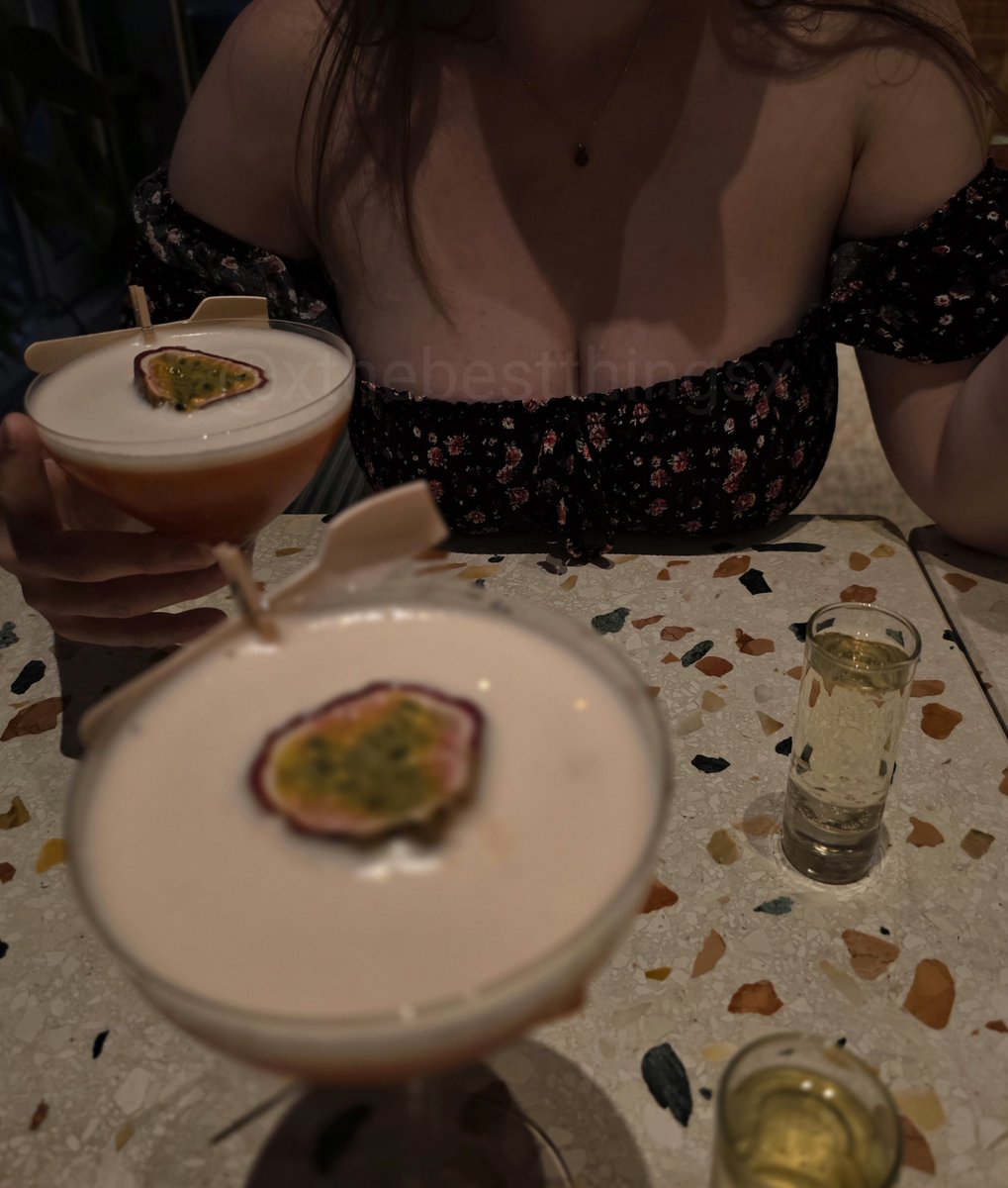 xthebestthingsx's tweet photo. Nie tylko martini będzie dziś porn 🥵😏 https://t.co/tj2EOJUoEZ