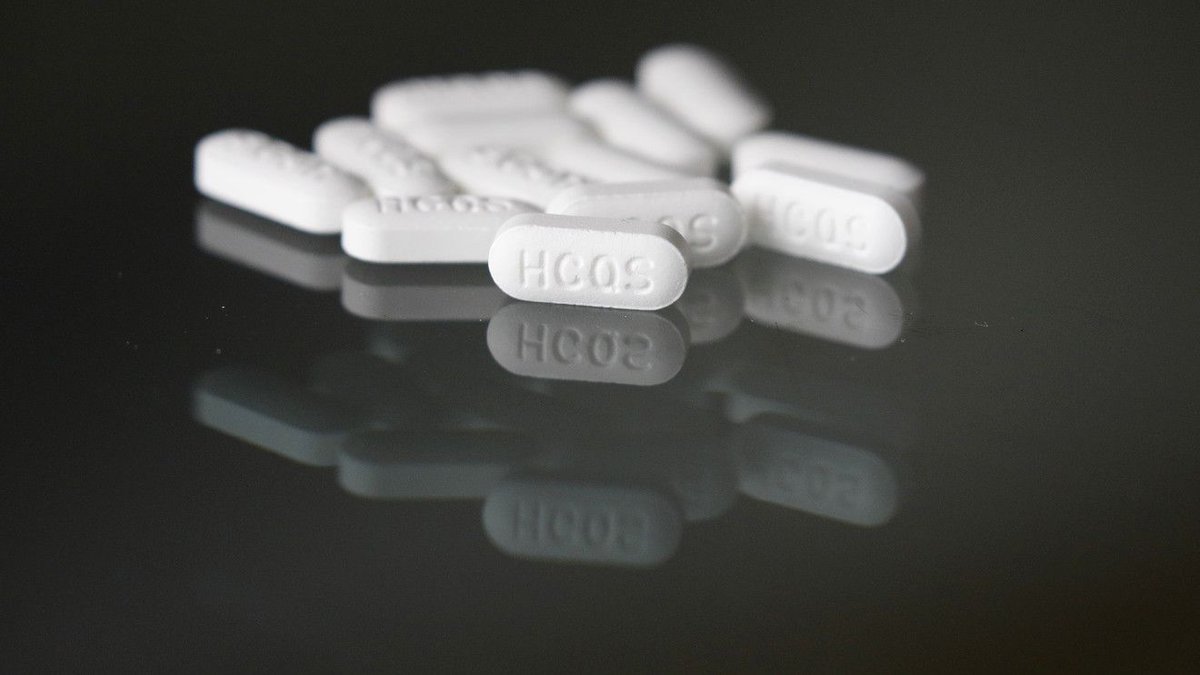 RheumNow's tweet photo. Keep HCQ Blood Levels Up to Avoid Cardiovascular Disease in Lupus 

People taking hydroxychloroquine (HCQ) for systemic lupus erythematosus (SLE) showed markedly increased risk for atherosclerotic cardiovascular disease when blood levels of the drug were low and when long-term adherence was poor, a prospective study showed. 

https://t.co/NeUKm2jVSE