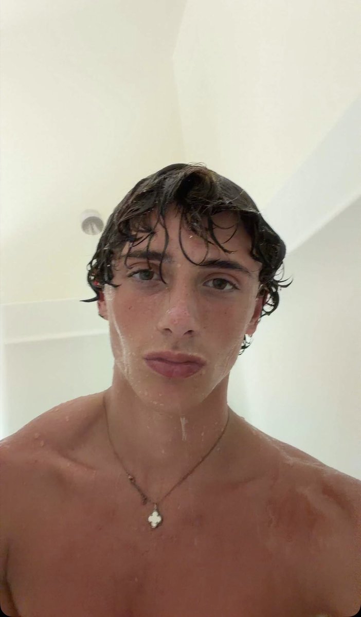 TikTokSlutBois's tweet photo. https://t.co/D8IjEfCcPk