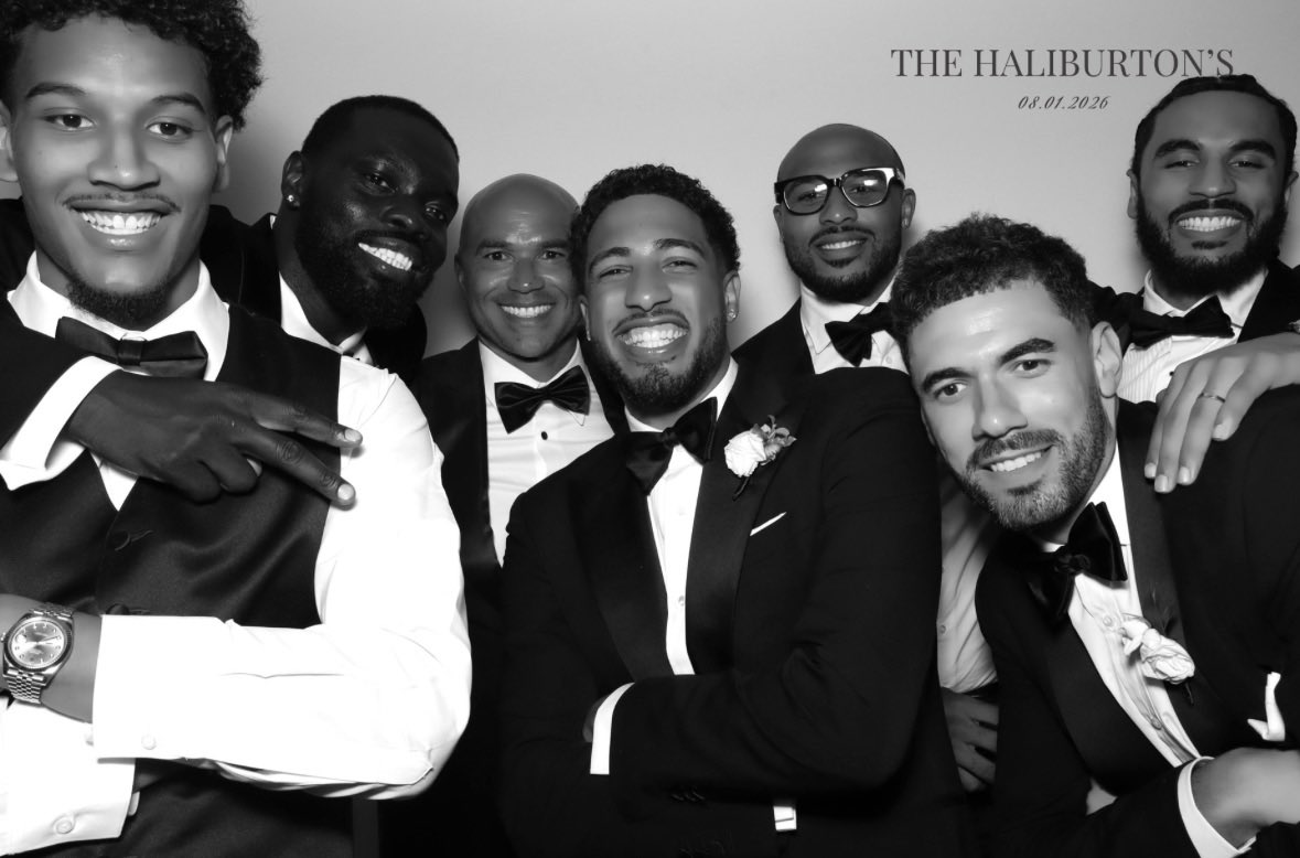 CycloneMBB's tweet photo. This is a SQUAD! 

Congrats to the Haliburtons! 

#Cyclones | #C5C https://t.co/fp7Z8KTQng