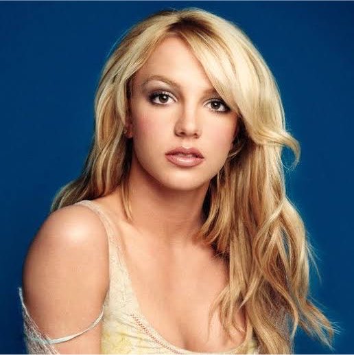 plusmusicx's tweet photo. 🚨ACABOU! Britney Spears faz forte desabafo e afirma que NÃO quer voltar para indústria musical:

“Eu não quero estar nesse meio e, francamente, só de pensar nesse meio… Não é mais como era quando eu era mais jovem… Minha intenção e minha mentalidade estavam em um lugar completamente diferente quando eu costumava me apresentar… Em nenhum momento, durante aqueles 15 anos, aquilo realmente partiu de mim ou refletiu a forma como eu costumava pensar… Eu fui envergonhada, humilhada e forçada a fazer tudo aquilo. Minha mente estava focada em praticamente lutar para conseguir passar por aquilo, enquanto, quando eu era mais jovem, eu sonhava e me sentia incrivelmente mais leve, e a conexão com os fãs era diferente…”