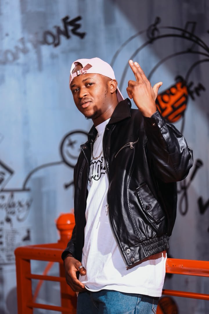GalaxyTVUg's tweet photo. ON AIR: @djay_aqsam is taking over the decks until midnight with straight heat to get your weekend started right!
Crank up the volume and lock into #MixMode! https://t.co/V43RxbjuO8