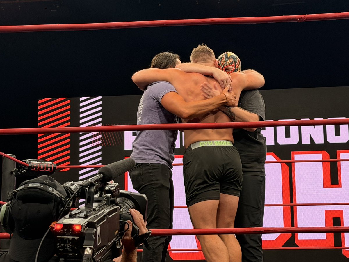 Jaycob's tweet photo. @Pres10Vance @AEW @YTAlexReynolds @EvilUno @ringofhonor Friends Forever ✋#ROH https://t.co/EhMRXWRJ08