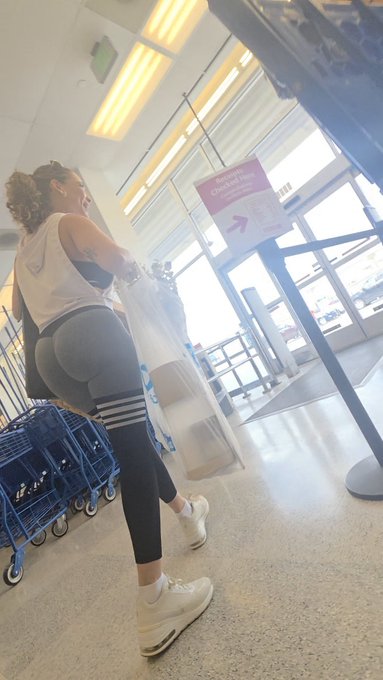 trainingacad's tweet photo. Don't click the link in the bio around your girlfriend 😈💦 #candid #candids #creepshot #teenagee #nolimits https://t.co/BzEKWzrv2U