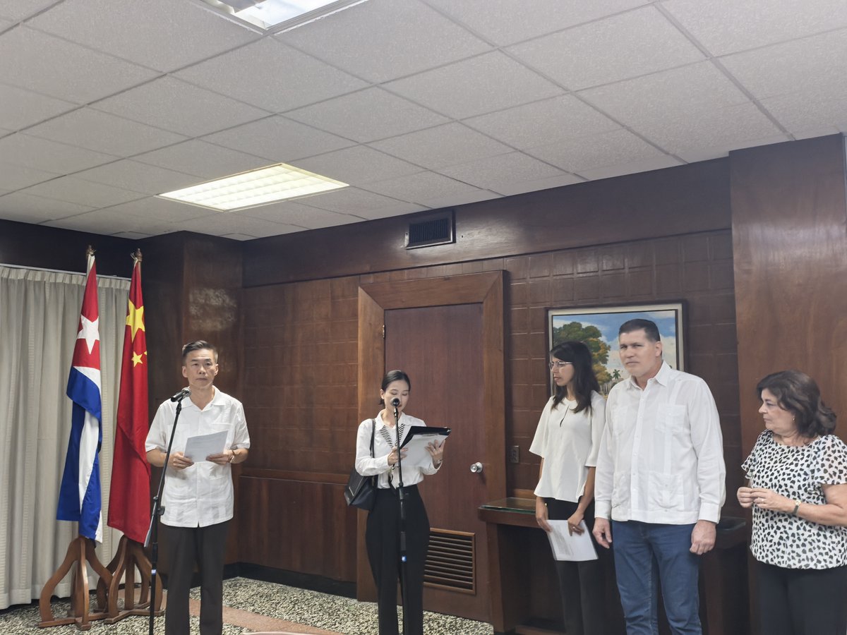 EmbHuaXin's tweet photo. ¡Ha llegado a #Cuba el primer cargamento del Proyecto del Nuevo Lote de 5000 Sistemas Fotovoltaicos en Viviendas Aisladas donados por #China！

¡El sol no se puede bloquear! 

@MINCEX_CUBA @EnergiaMinasCub @Deb_invexCuba https://t.co/kTkQV63bzW