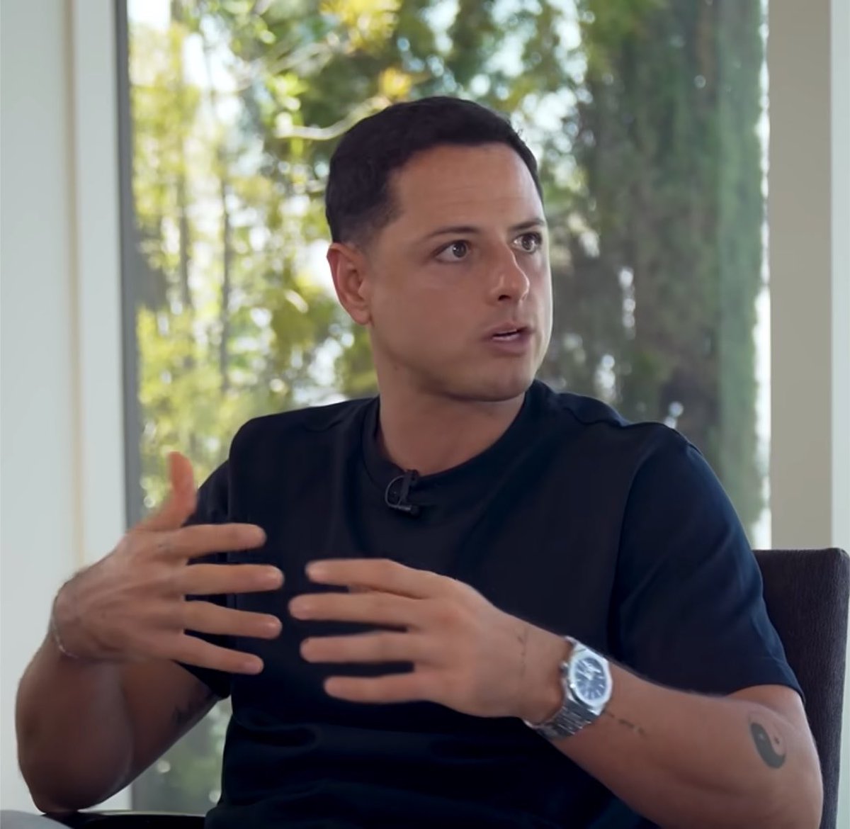 theMadridZone's tweet photo. 🚨 Chicharito: “I never viewed Cristiano Ronaldo as ‘arrogant’. What people don’t understand is that he ALWAYS needed to FIGHT. 

So when he achieves things and you ask him “are you the best?”, he DESERVES to say “YES”, because he PROVED IT.

What is arrogant is when you say you’re the best without proving it.” @RioMeets