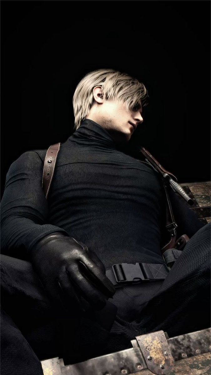 aizens_lover's tweet photo. the black turtleneck mod on leon is god tier https://t.co/tr7kWVv8uG