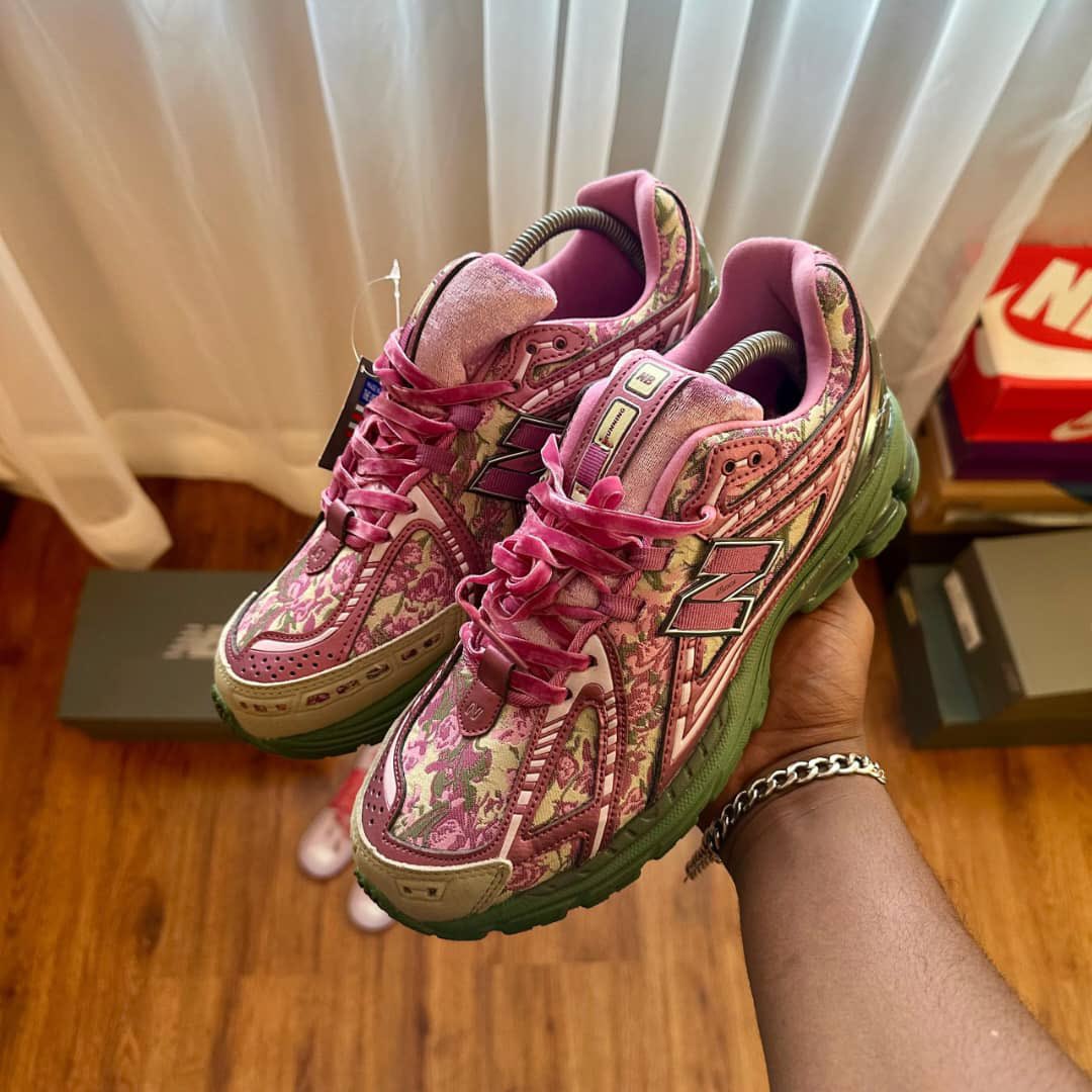 footcasehq's tweet photo. 🌸NEW BALANCE 1906R “Floral”

One of the cleanest retro runners on the market.

✔️ ABZORB cushioning
✔️ Y2K running aesthetic
✔️ Premium comfort
✔️ Unique floral-inspired upper
✔️ Easy to style for everyday wear

🏷️ Price ₦90,000

📦 Worldwide Delivery Available https://t.co/v9XQEmM5ml