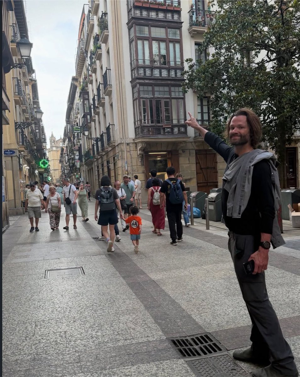 yas_nata's tweet photo. Happy European Summers✨
Seeing them happy makes me happy🫶
#spnfamily https://t.co/AflGkpaNM3
