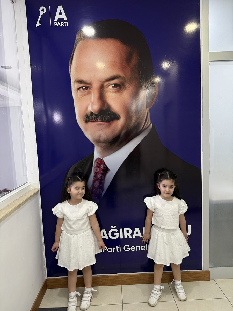 erdoganzelyurt's tweet photo. HSYK’nın yapısını değiştirirken millete sormak popülizm değildi.

Cumhurbaşkanını halk seçsin mi diye millete sormak da popülizm değildi.

Ama canımıza kıyanları affedelim mi, affetmeyelim mi diye millete sormak popülizm öyle mi?

#OnlaraDeğilMilleteSorun https://t.co/c347WTwkro
