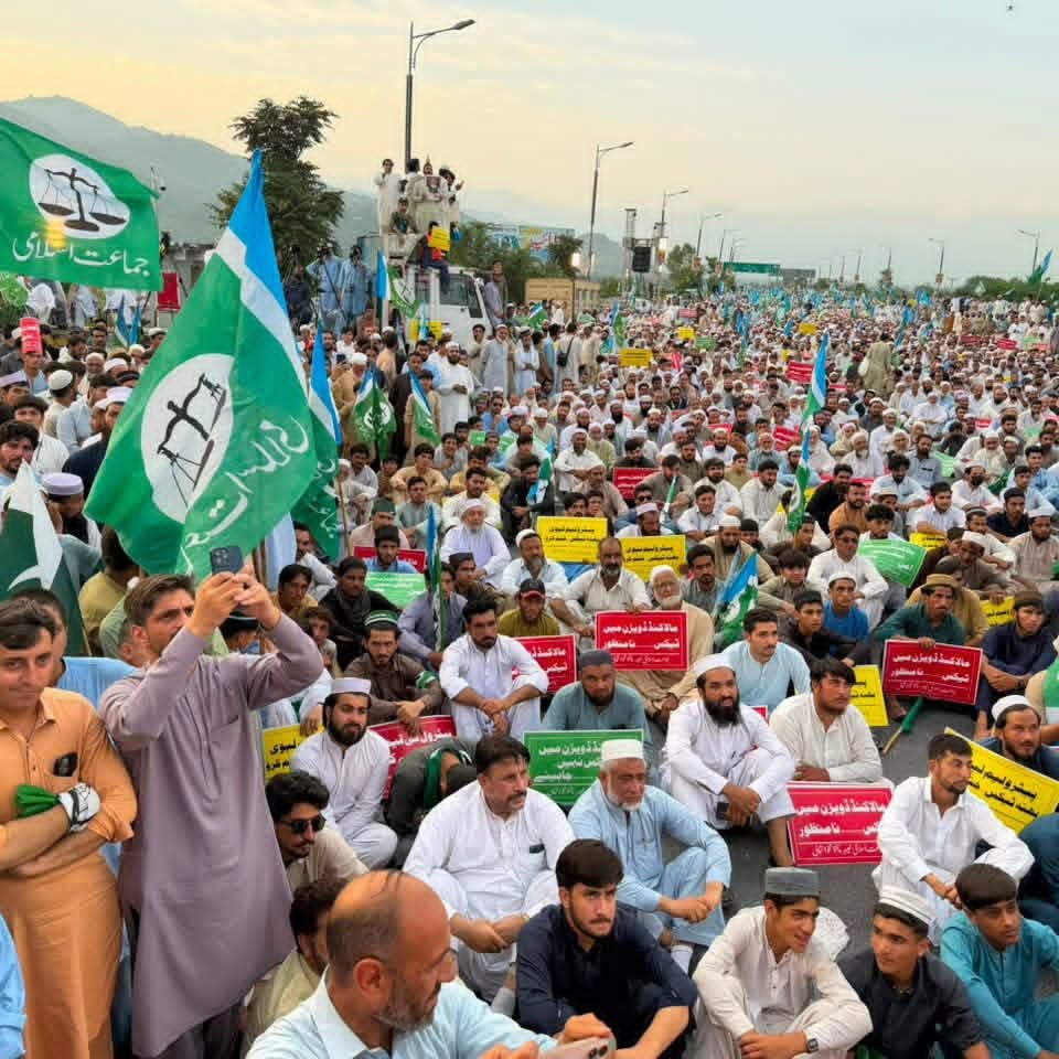 UmarHsn's tweet photo. سوات موٹروے چکدرہ انٹرچینج کے مقام پر دھرنا

@Inayat01 
Hafiz Naeem
Jamaat e Islami
Bhatta Levy NaManzoor
#JIProtestAgainstBhattaLevy https://t.co/86haK4MPdl