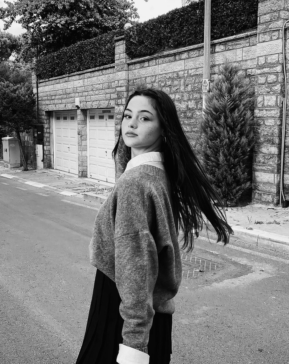 Mhearttwin's tweet photo. ㅤㅤㅤㅤㅤ
𝒞onheça-me.

— 𝒩ome : May Hearttwin
— 𝒜ltura : 1,61
— ℐdade : 20
— 𝒮igno : Gêmeos
— ℰstado 𝒞ivil : Solteiro
— 𝒩acionalidade : Estadunidense
— 𝒮exualidade : Bissexual
— ℰstação favorita : Primavera
— 𝒞or favorita : Amarelo

ㅤ https://t.co/PdExK0VXCr