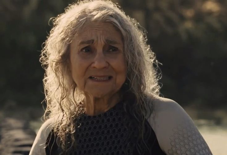 thngergames's tweet photo. "qual o seu filme de terror favorito?"  

o fato de que a mags foi a única vencedora que viu todos os jogos vorazes mas não conseguiu ver o fim deles https://t.co/QhjtKvkcDT
