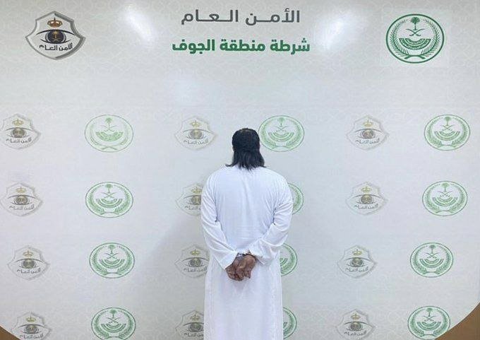 AB0_2022's tweet photo. شرطة القريات تعلن القبض على الشخص الذي أفسد البطيخ في المقطع المتداول قبل يومين للطفل الذي كان يعرض بضاعته للبيع، حيث قام المطلوب بفتح جميع حبات البطيخ بالسكين وضرب الطفل ثم هرب مما تسبب في خسارة الصغير وتعرضه للأذى https://t.co/7zA3gC66T0