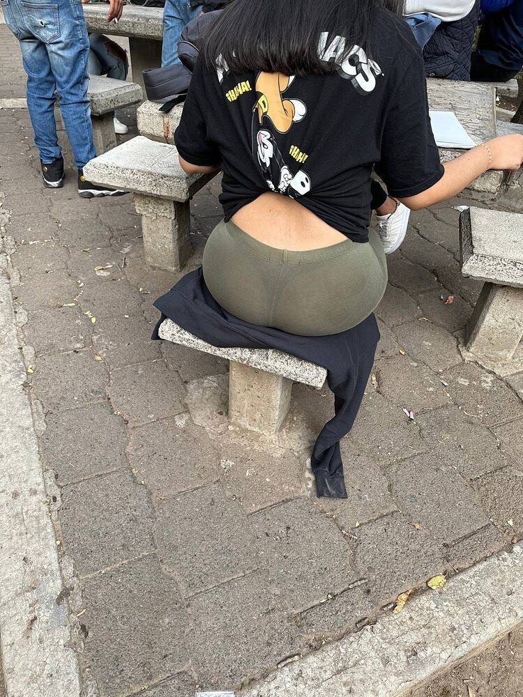 leggingslandia's tweet photo. Rico nalgotas en la calle https://t.co/LA2aMXdd2O