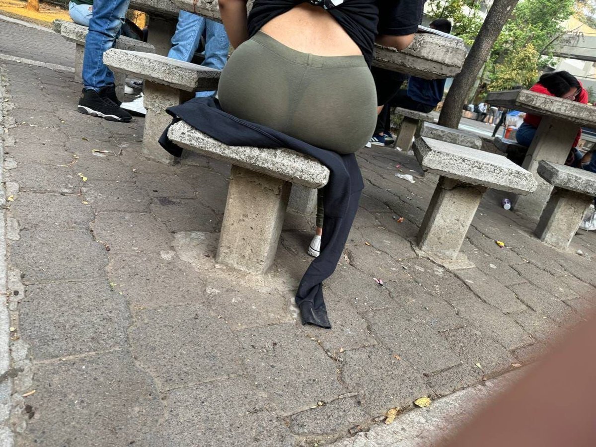 leggingslandia's tweet photo. Rico nalgotas en la calle https://t.co/LA2aMXdd2O