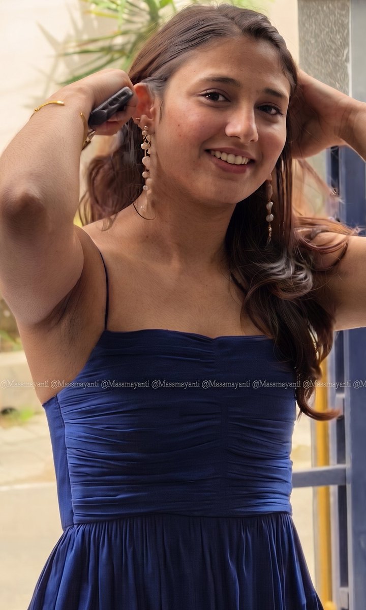 MassMayanti's tweet photo. love the subtle way in which she shows her smooth underarms.
 
Lovely Ritika Nayak 💙 https://t.co/p9EcxzdG94