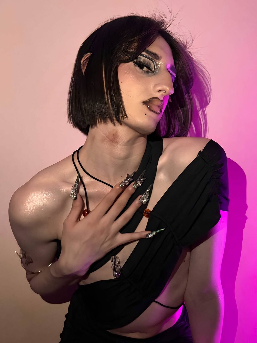 bamboo_camelleo's tweet photo. #modelspose #pose #mannequin #shooting #dragqueen https://t.co/VxKHAliu1f